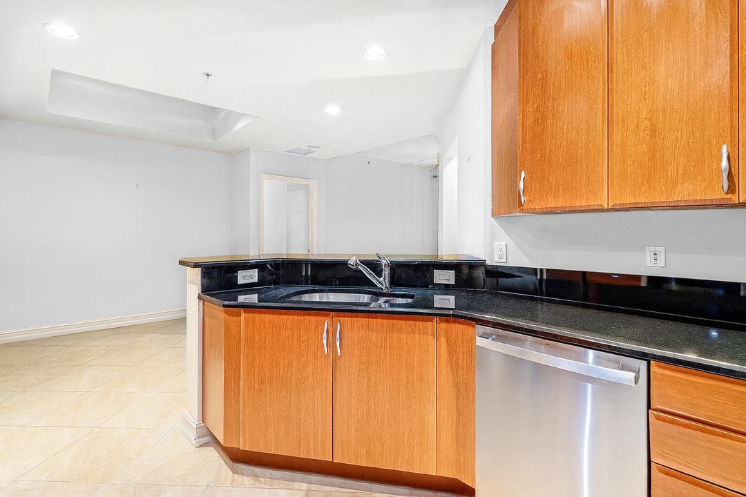 На продажу: $750,000 (2 спален, 2 ванн, 1170 Квадратных фут)