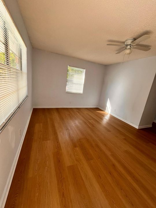 出租: $1,495 (1 贝兹, 1 浴室, 1099 平方英尺)