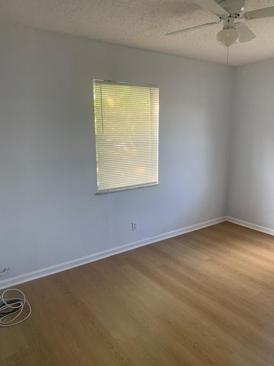 出租: $1,495 (1 贝兹, 1 浴室, 1099 平方英尺)