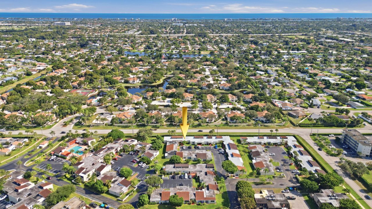 На продажу: $173,000 (2 спален, 2 ванн, 1103 Квадратных фут)