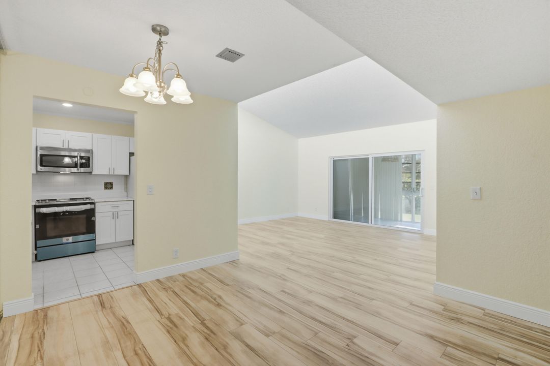 На продажу: $173,000 (2 спален, 2 ванн, 1103 Квадратных фут)