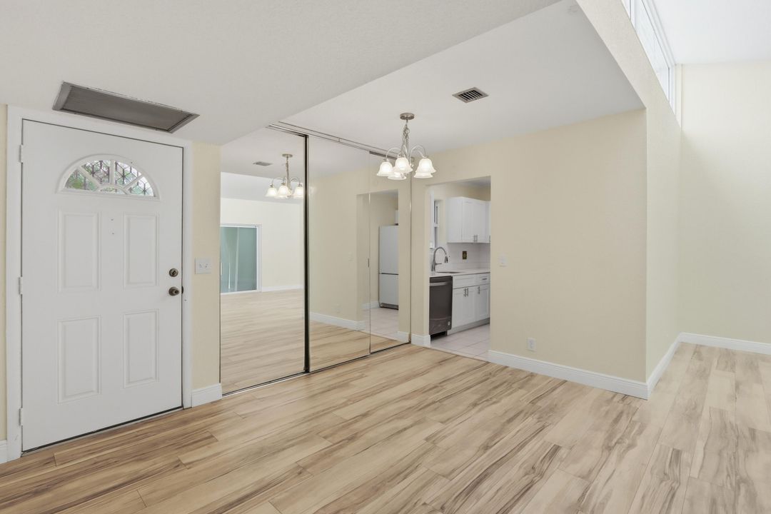 На продажу: $173,000 (2 спален, 2 ванн, 1103 Квадратных фут)