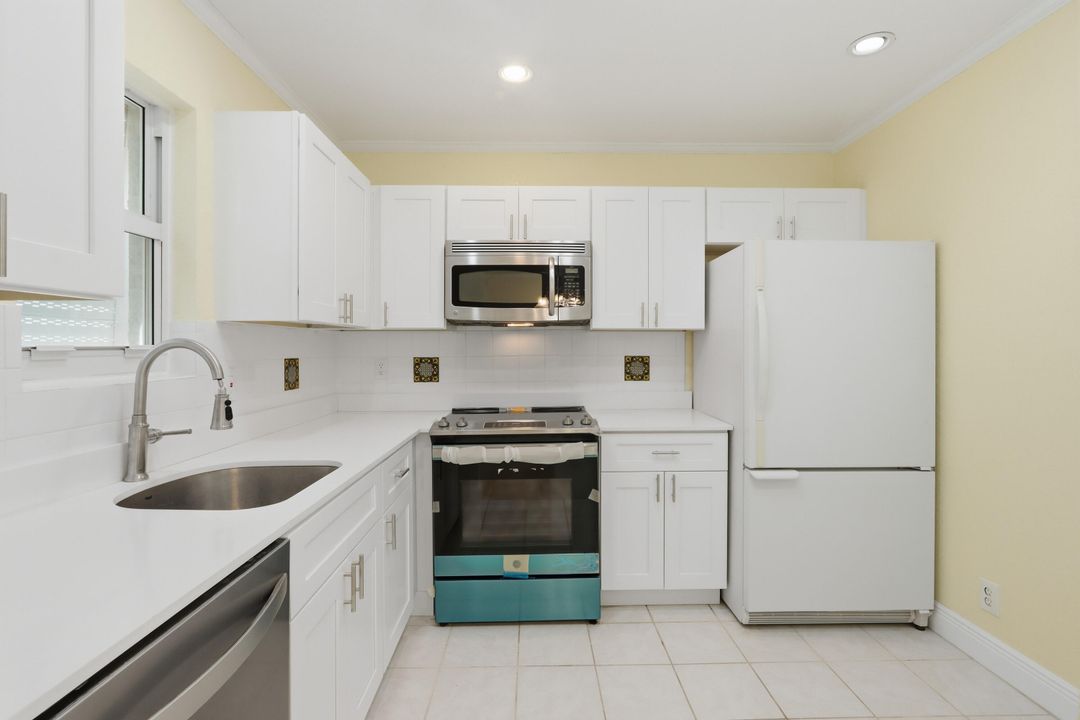 На продажу: $173,000 (2 спален, 2 ванн, 1103 Квадратных фут)