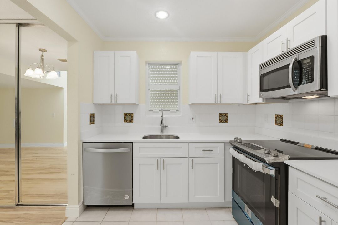 На продажу: $173,000 (2 спален, 2 ванн, 1103 Квадратных фут)