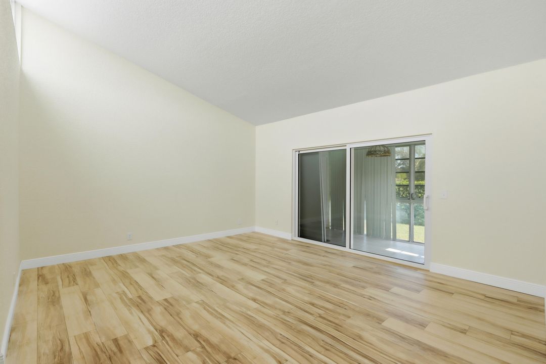 На продажу: $173,000 (2 спален, 2 ванн, 1103 Квадратных фут)