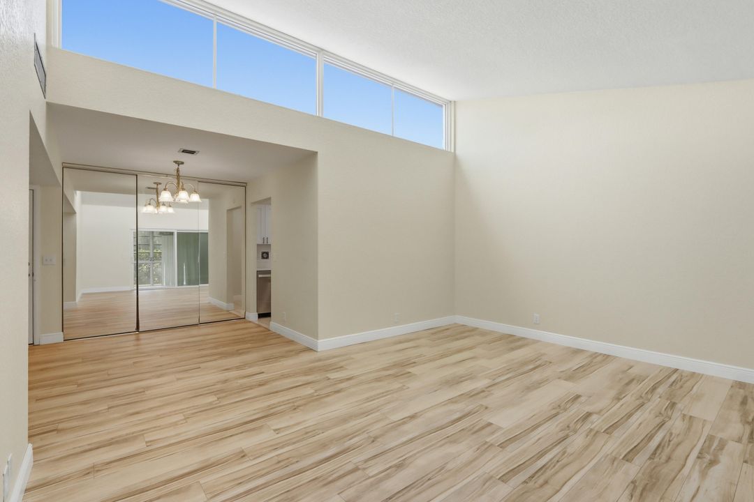 На продажу: $173,000 (2 спален, 2 ванн, 1103 Квадратных фут)