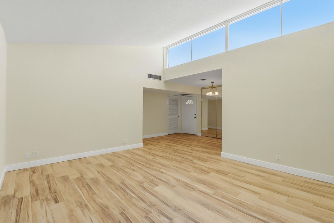 На продажу: $173,000 (2 спален, 2 ванн, 1103 Квадратных фут)