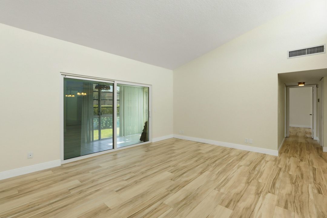 На продажу: $173,000 (2 спален, 2 ванн, 1103 Квадратных фут)