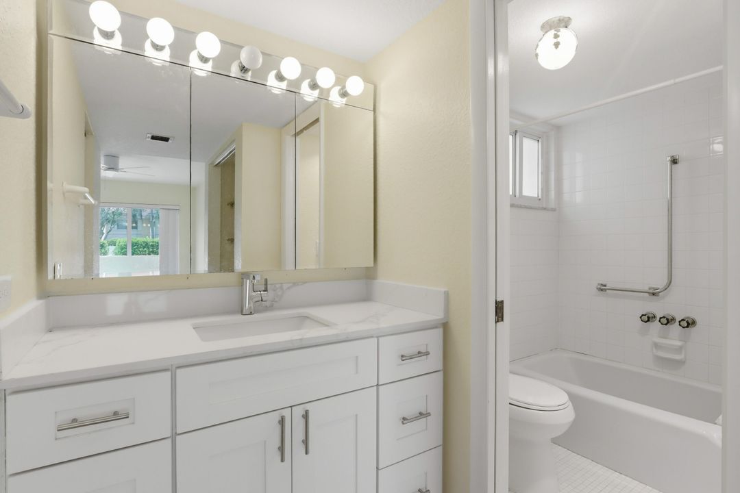 На продажу: $173,000 (2 спален, 2 ванн, 1103 Квадратных фут)