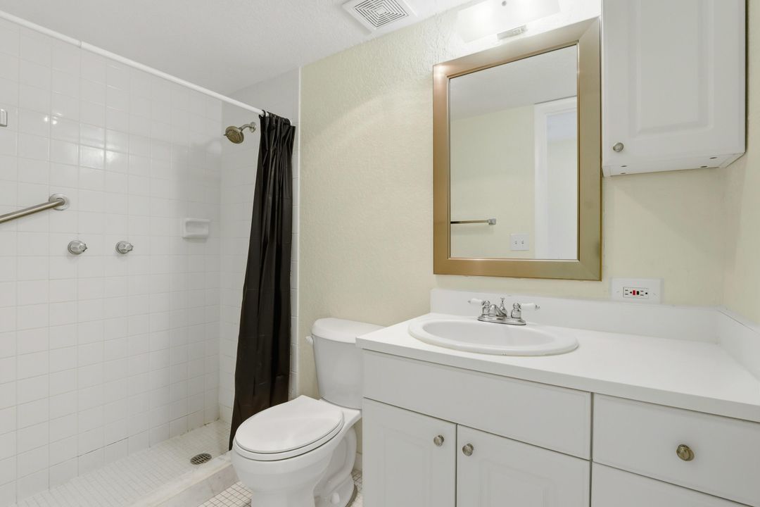 На продажу: $173,000 (2 спален, 2 ванн, 1103 Квадратных фут)