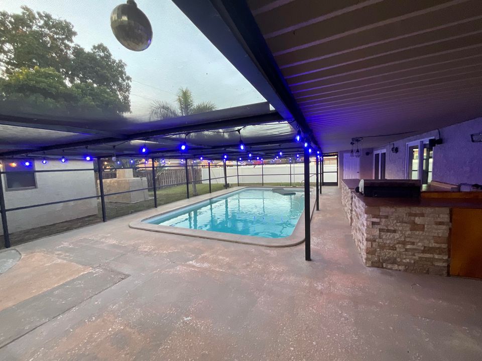 На продажу: $354,900 (3 спален, 2 ванн, 1350 Квадратных фут)