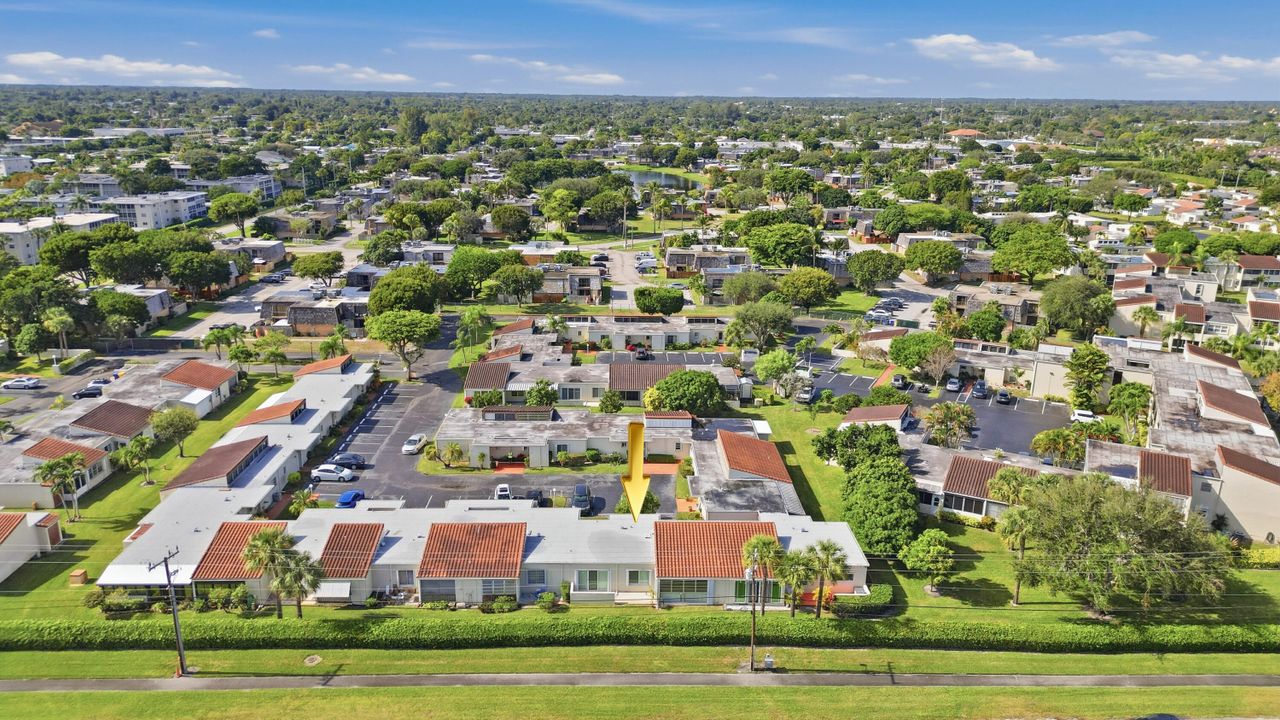 На продажу: $173,000 (2 спален, 2 ванн, 1103 Квадратных фут)