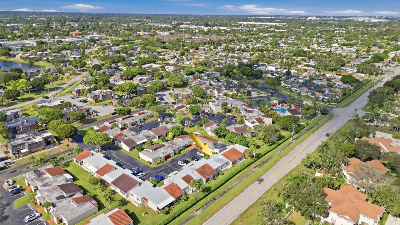 На продажу: $173,000 (2 спален, 2 ванн, 1103 Квадратных фут)