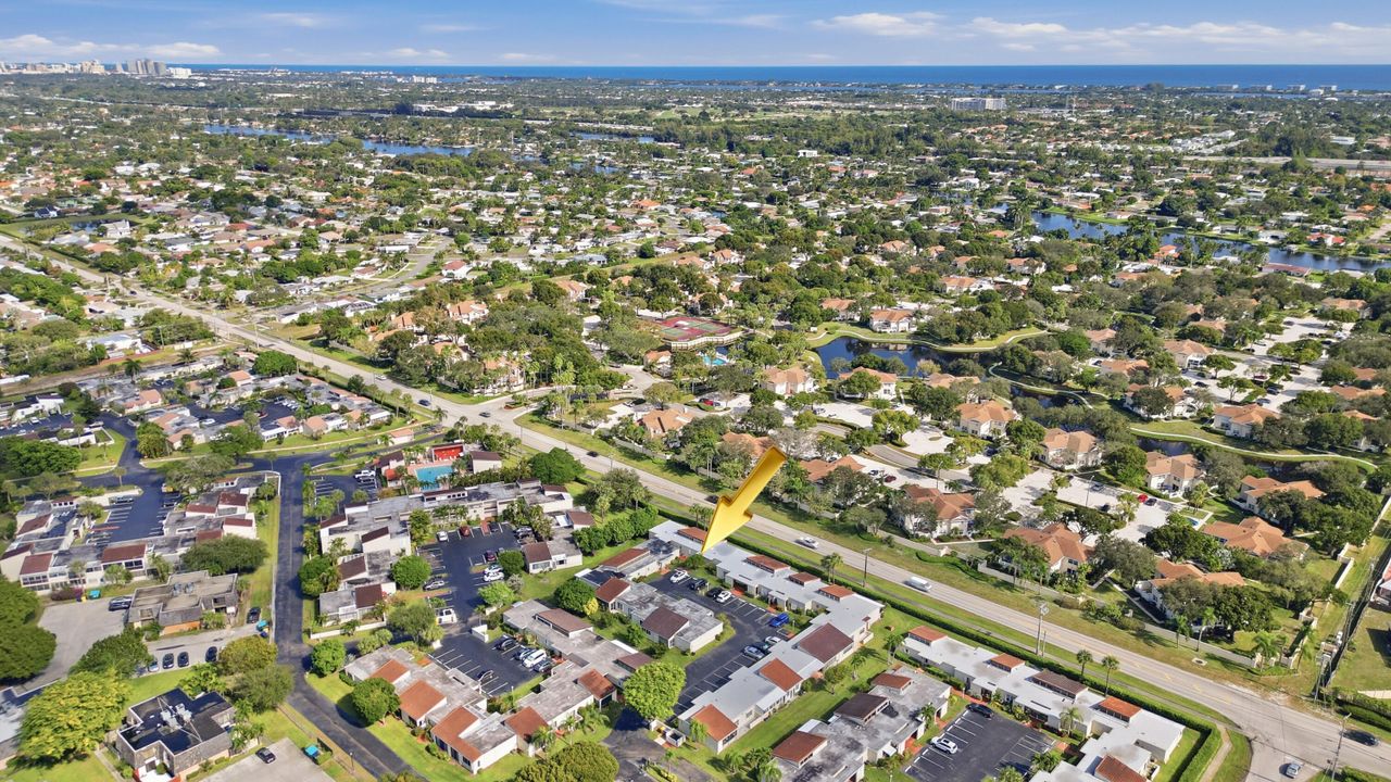 На продажу: $173,000 (2 спален, 2 ванн, 1103 Квадратных фут)