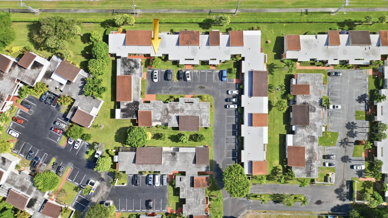 На продажу: $173,000 (2 спален, 2 ванн, 1103 Квадратных фут)