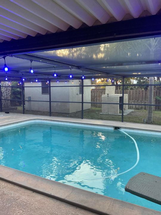 На продажу: $354,900 (3 спален, 2 ванн, 1350 Квадратных фут)