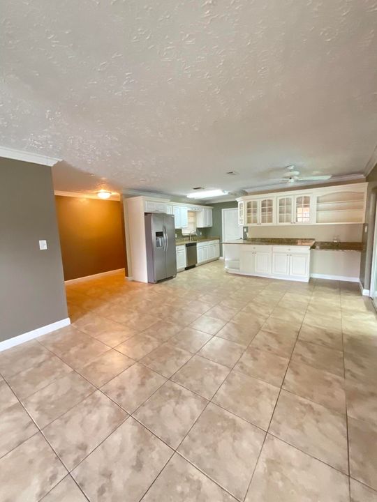 На продажу: $354,900 (3 спален, 2 ванн, 1350 Квадратных фут)