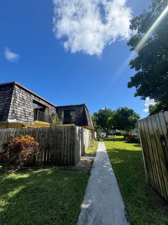 В аренду: $2,100 (2 спален, 2 ванн, 1232 Квадратных фут)