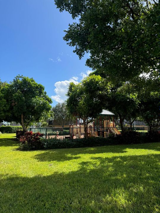 В аренду: $2,100 (2 спален, 2 ванн, 1232 Квадратных фут)