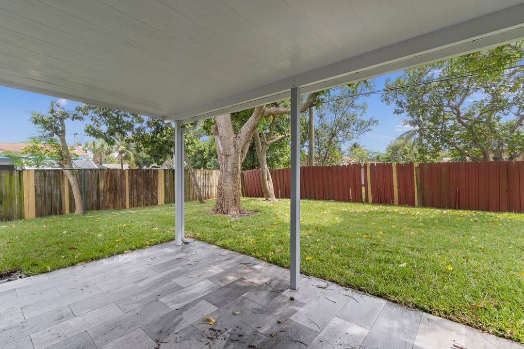 Active With Contract: $3,490 (3 beds, 2 baths, 1238 Square Feet)