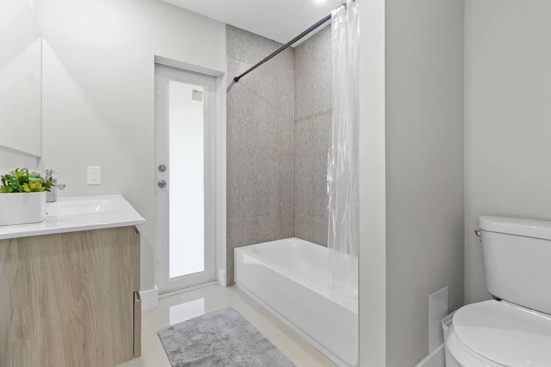 Active With Contract: $3,490 (3 beds, 2 baths, 1238 Square Feet)