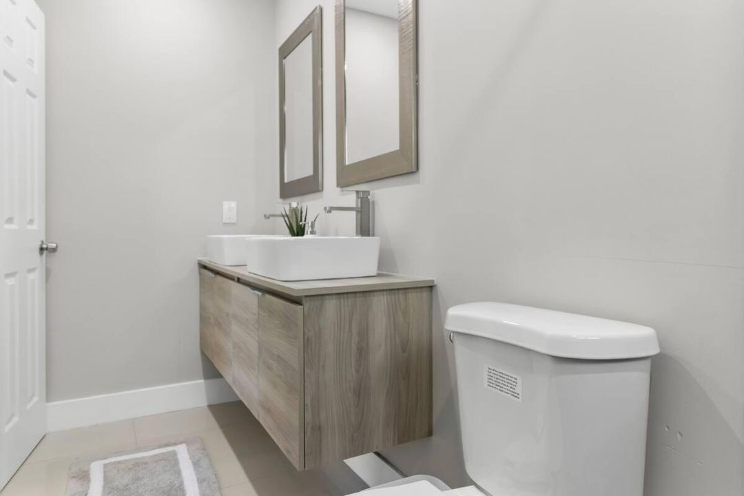 Active With Contract: $3,490 (3 beds, 2 baths, 1238 Square Feet)