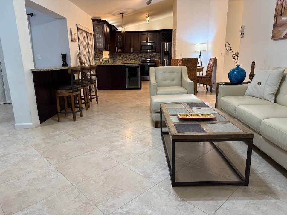 For Sale: $397,406 (2 beds, 2 baths, 1286 Square Feet)