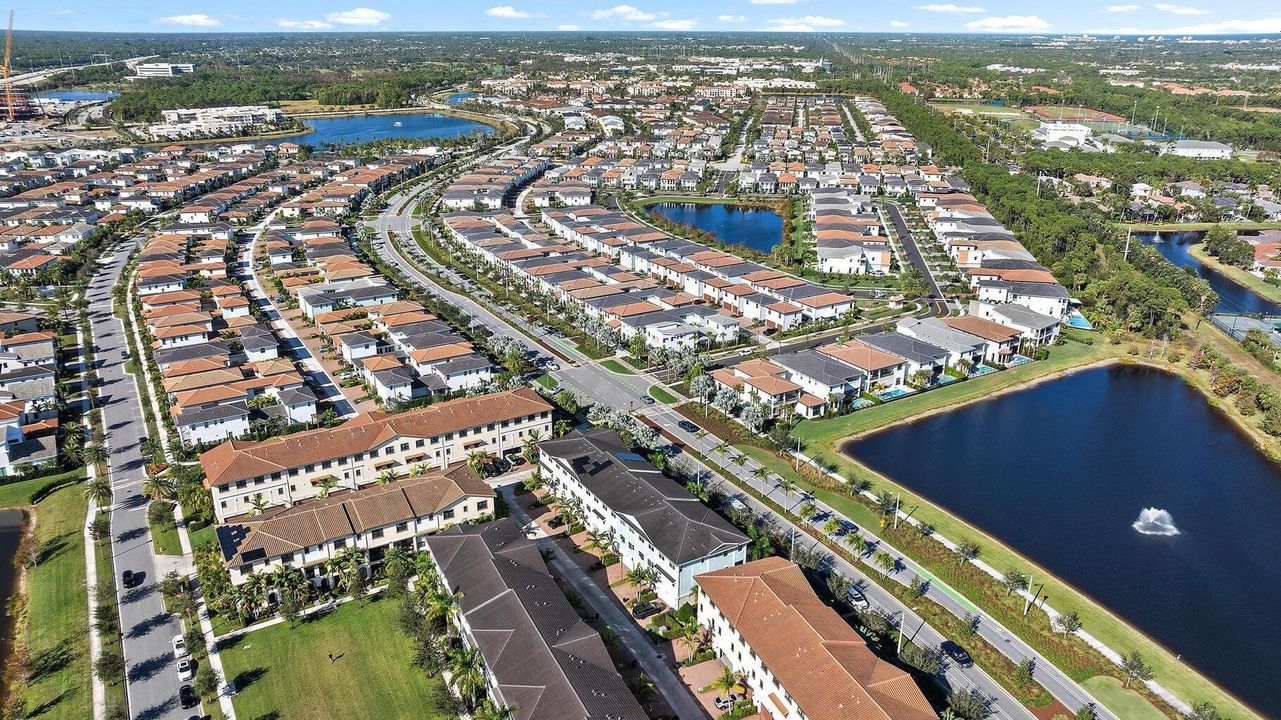 En Renta: $5,200 (3 camas, 3 baños, 2252 Pies cuadrados)