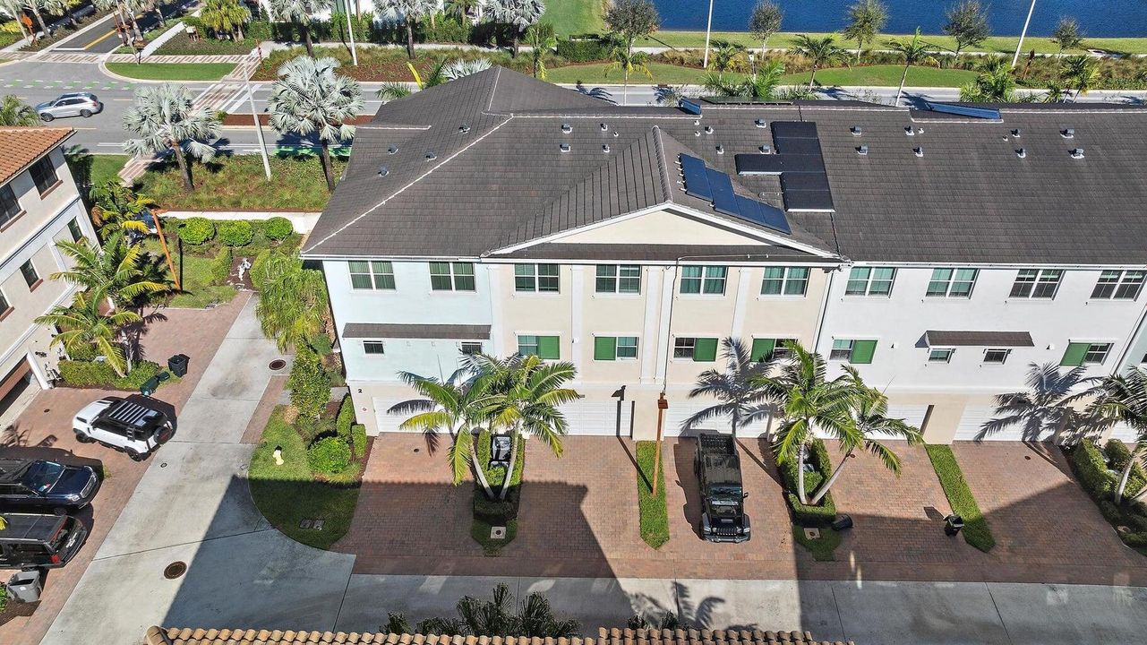 En Renta: $5,200 (3 camas, 3 baños, 2252 Pies cuadrados)