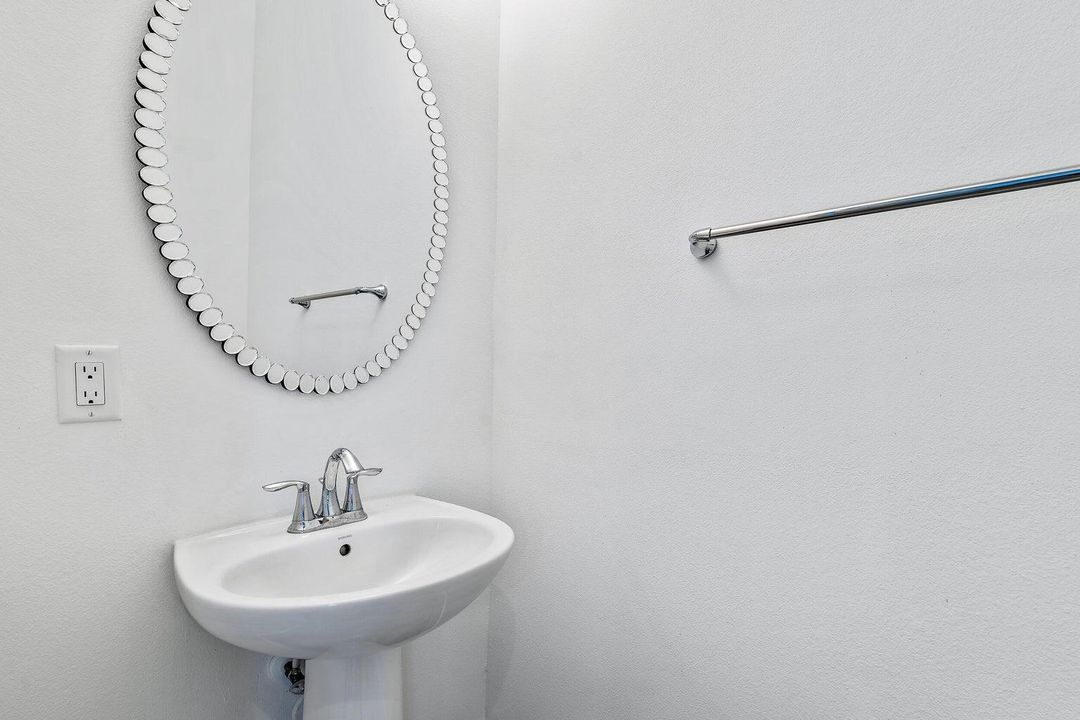 En Renta: $5,200 (3 camas, 3 baños, 2252 Pies cuadrados)