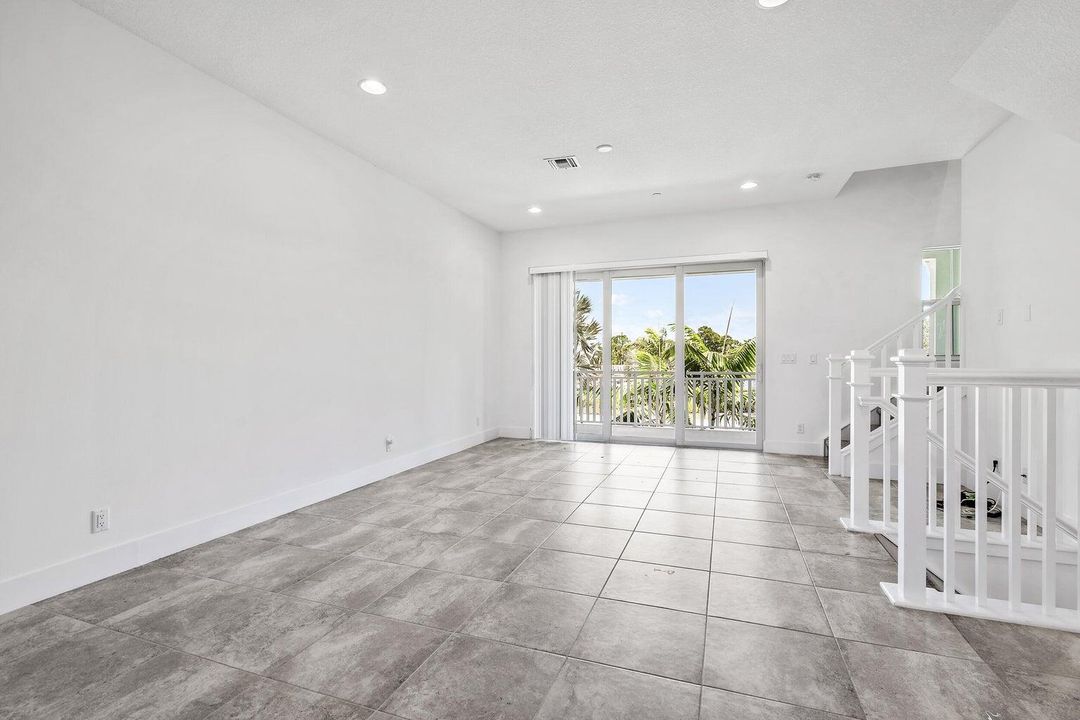 En Renta: $5,200 (3 camas, 3 baños, 2252 Pies cuadrados)