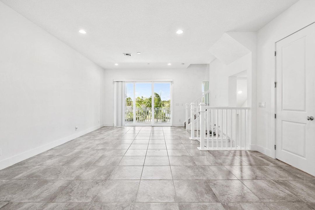 En Renta: $5,200 (3 camas, 3 baños, 2252 Pies cuadrados)