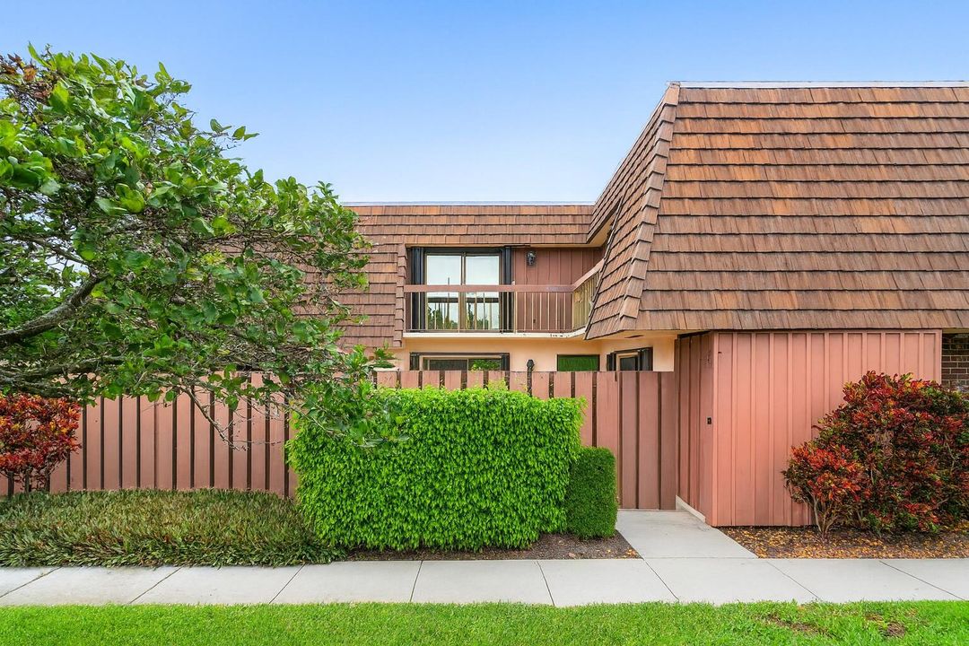 For Sale: $322,499 (2 beds, 2 baths, 1680 Square Feet)