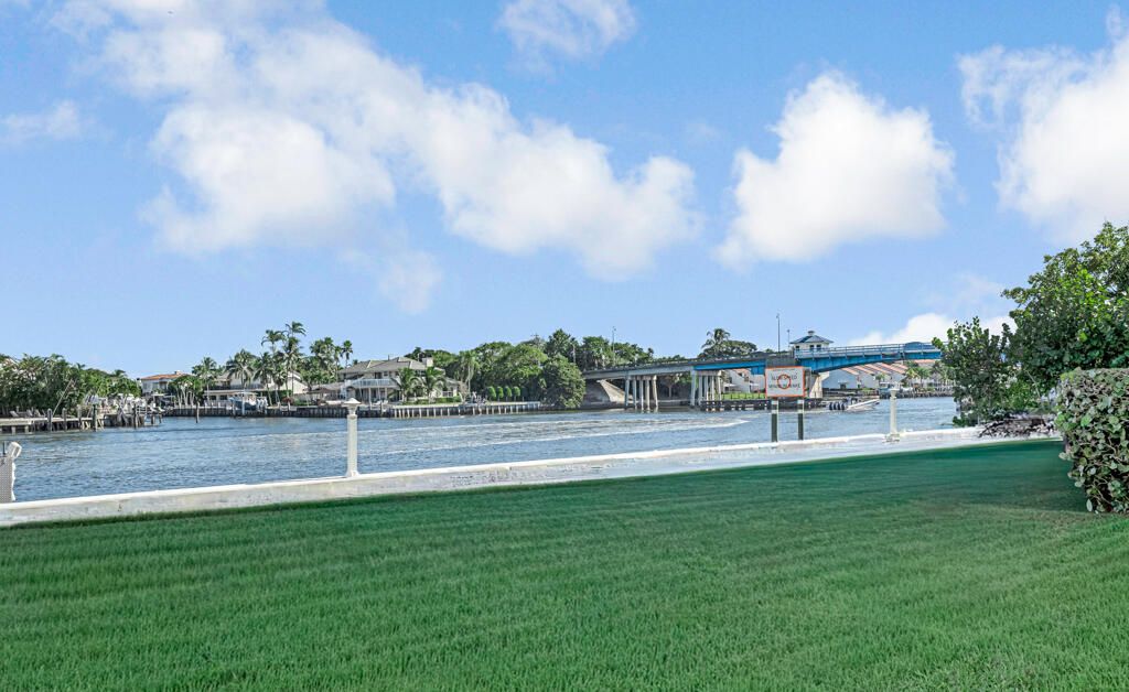 En Venta: $319,000 (2 camas, 2 baños, 911 Pies cuadrados)