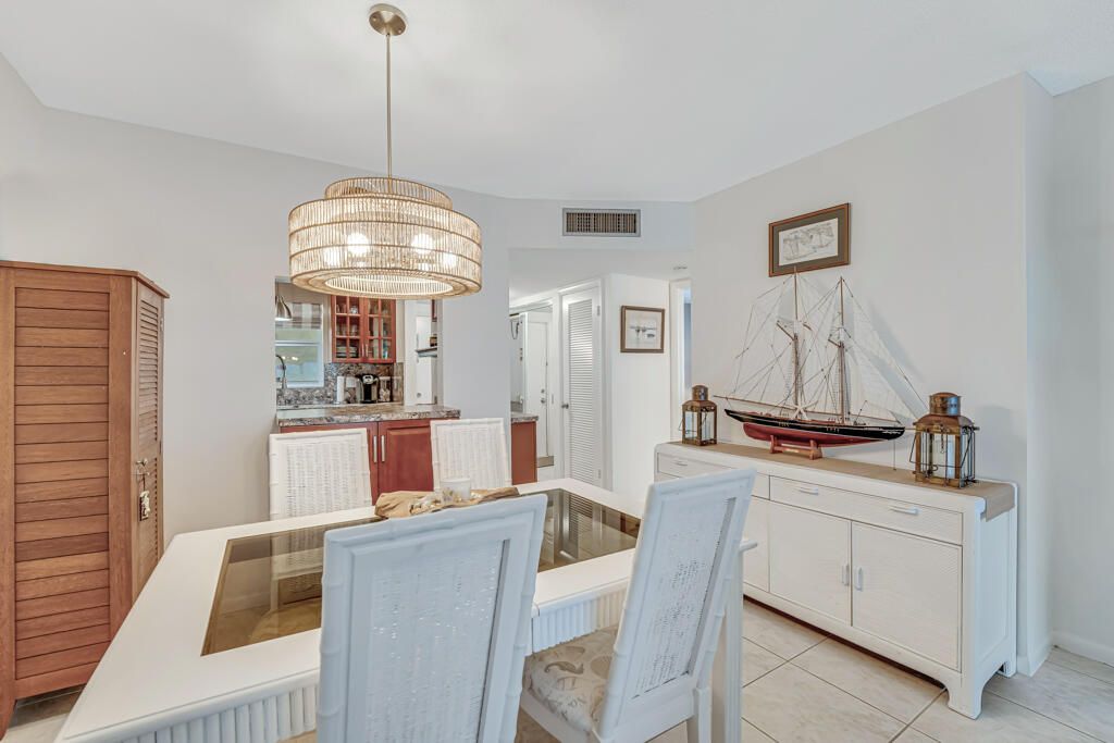 En Venta: $319,000 (2 camas, 2 baños, 911 Pies cuadrados)