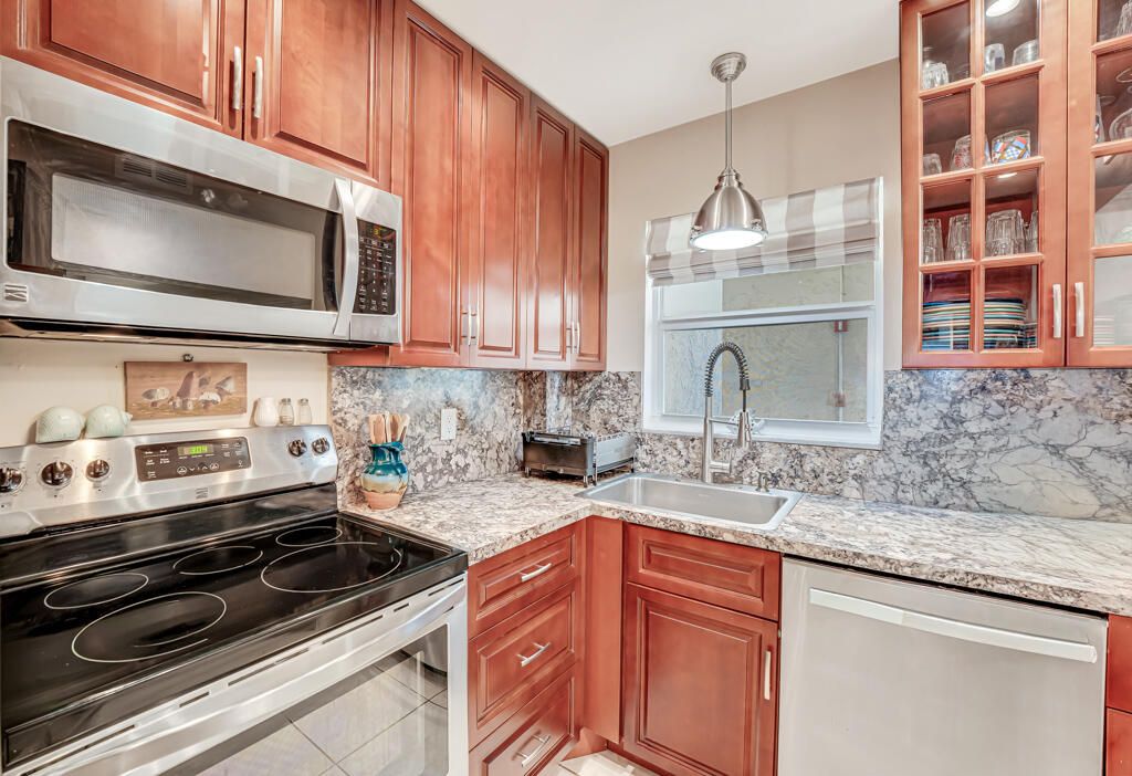 En Venta: $319,000 (2 camas, 2 baños, 911 Pies cuadrados)