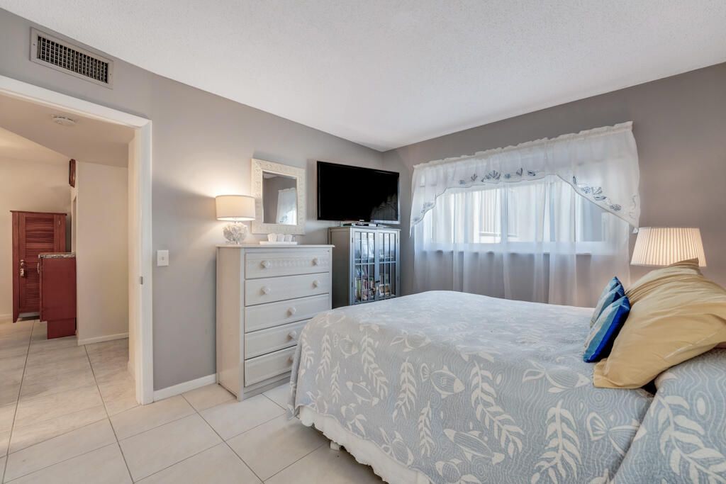 En Venta: $319,000 (2 camas, 2 baños, 911 Pies cuadrados)