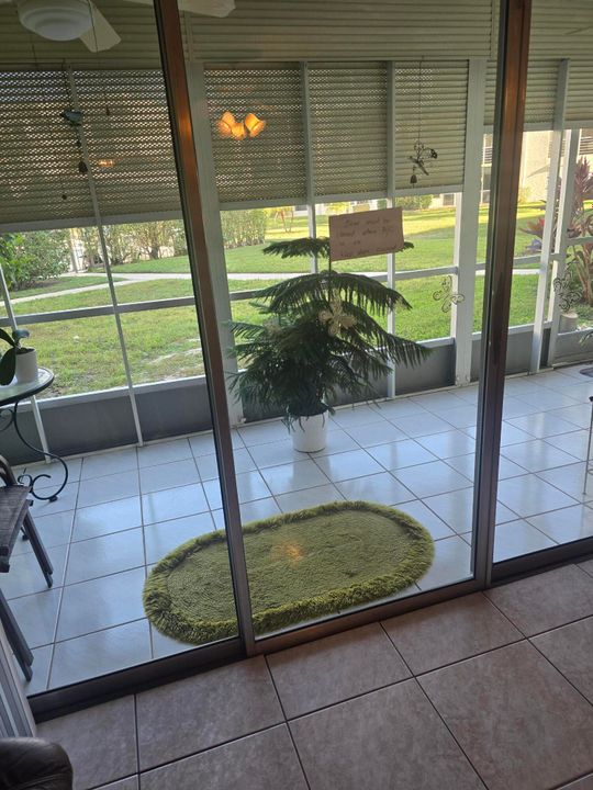 For Rent: $1,600 (1 beds, 1 baths, 834 Square Feet)