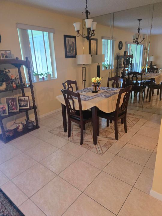 For Rent: $1,600 (1 beds, 1 baths, 834 Square Feet)