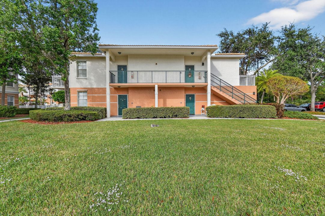 For Rent: $2,800 (2 beds, 1 baths, 946 Square Feet)