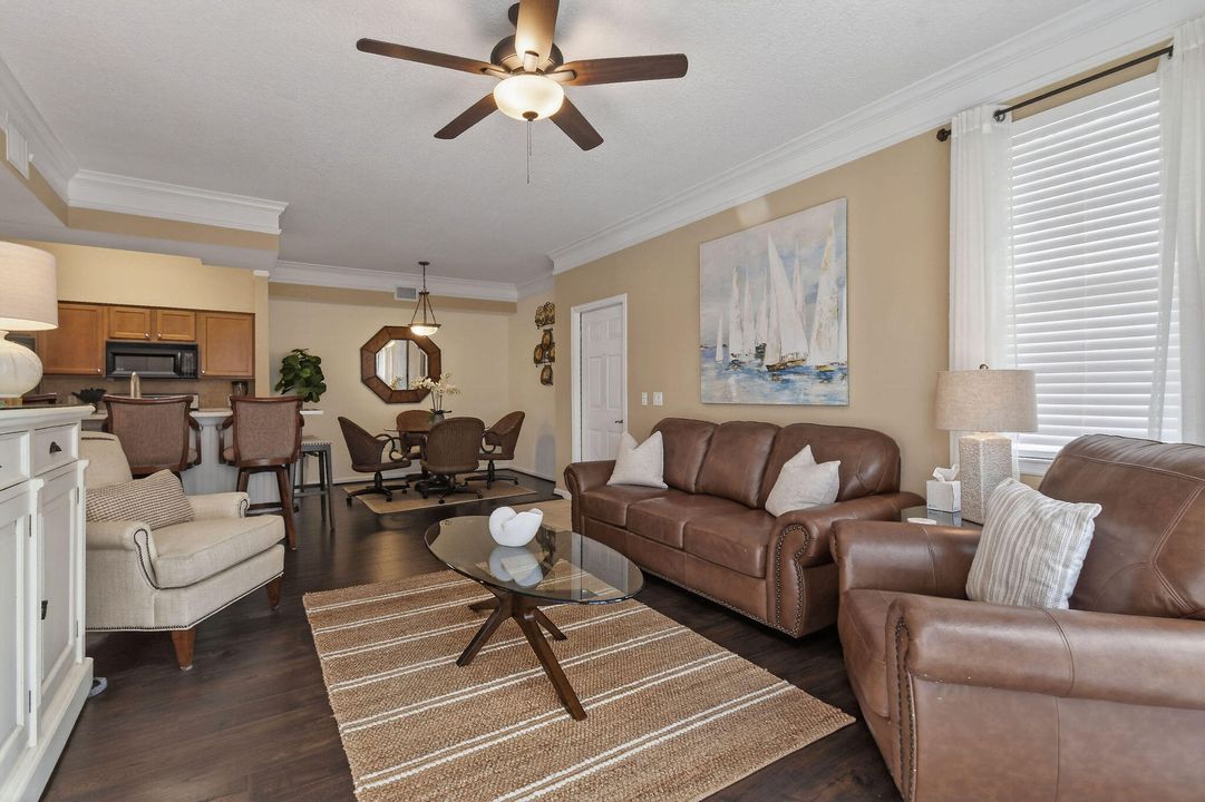 For Rent: $2,800 (2 beds, 1 baths, 946 Square Feet)