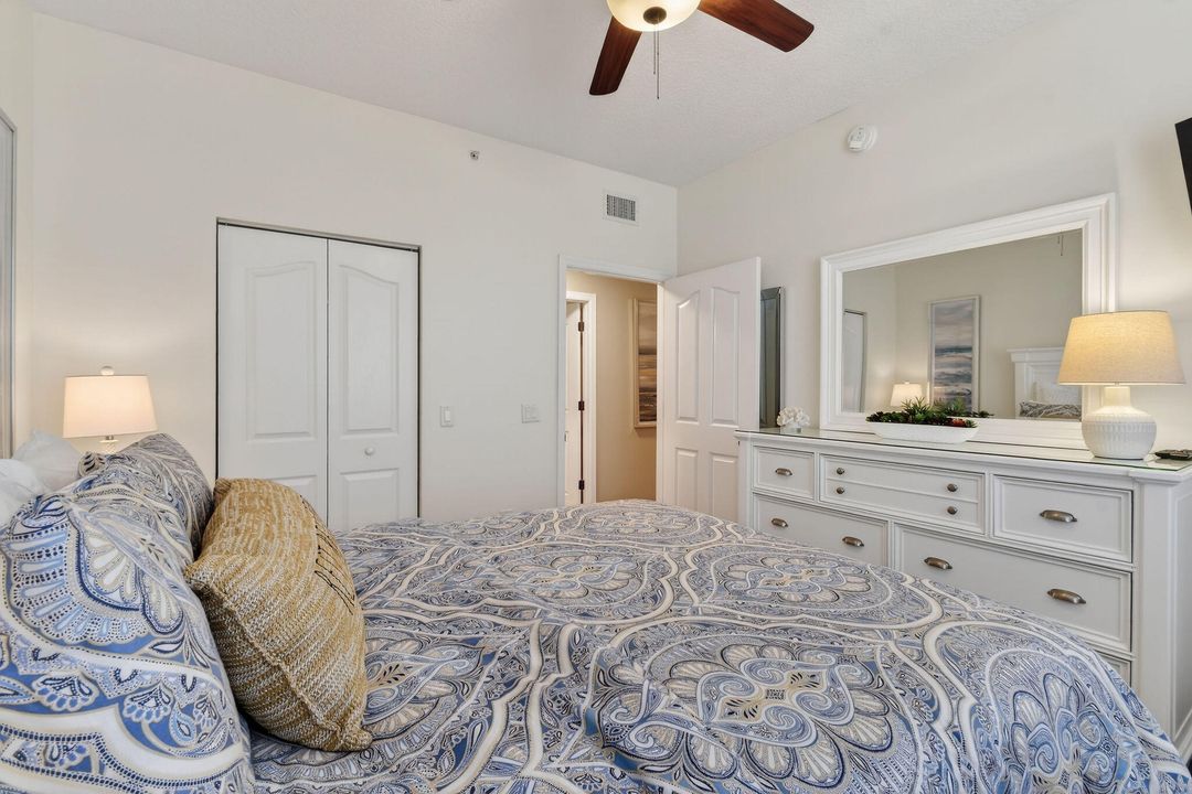 For Rent: $2,800 (2 beds, 1 baths, 946 Square Feet)