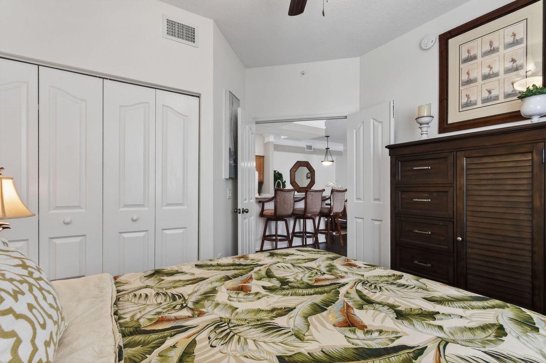 For Rent: $2,800 (2 beds, 1 baths, 946 Square Feet)