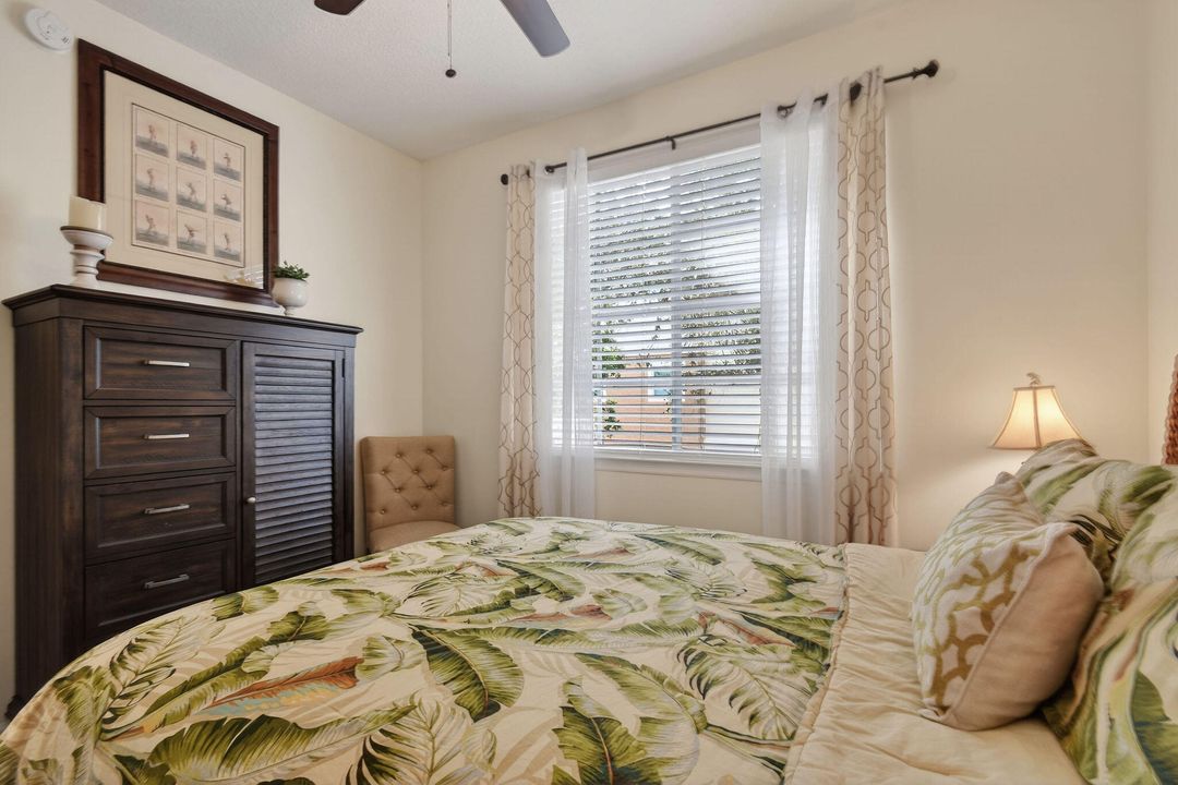 For Rent: $2,800 (2 beds, 1 baths, 946 Square Feet)