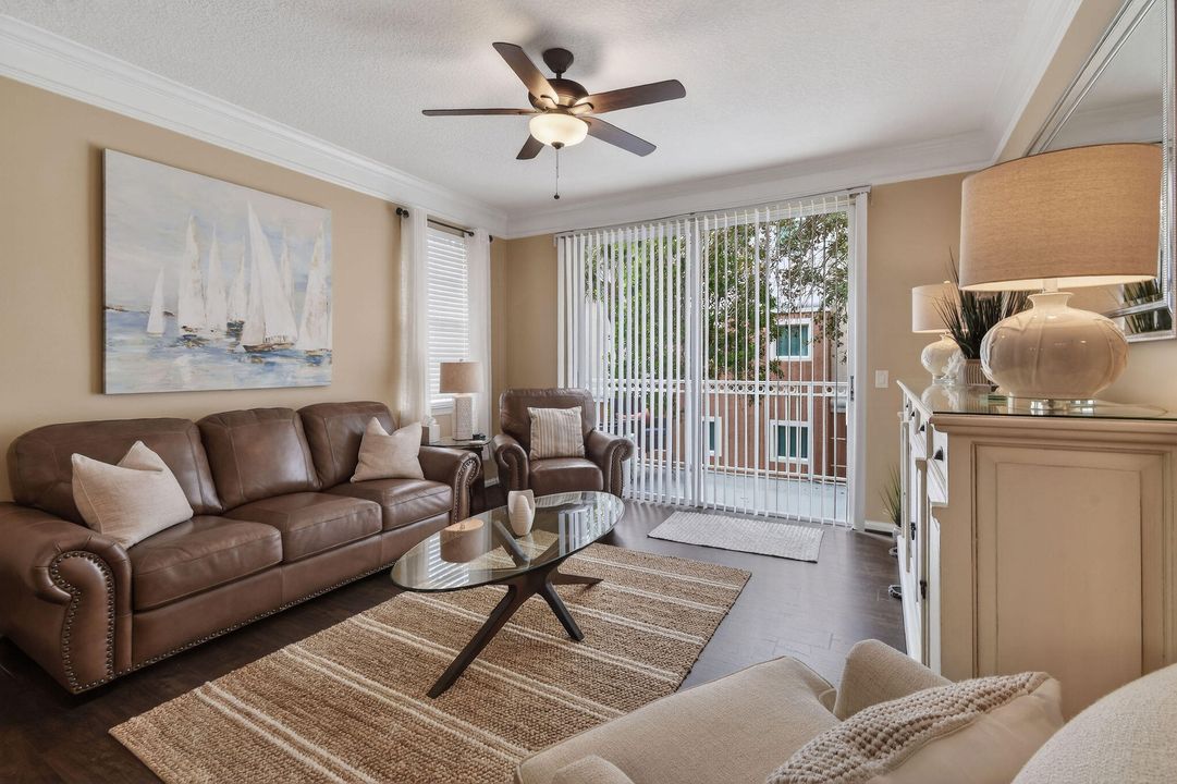 For Rent: $2,800 (2 beds, 1 baths, 946 Square Feet)