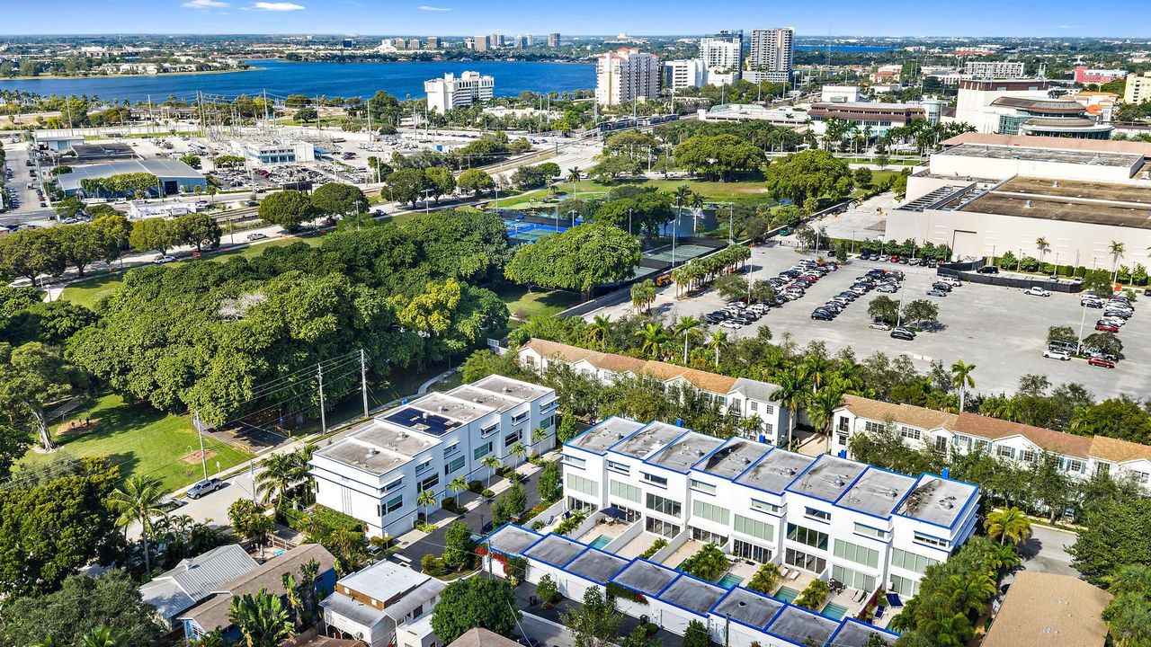 For Sale: $2,100,000 (3 beds, 3 baths, 2401 Square Feet)