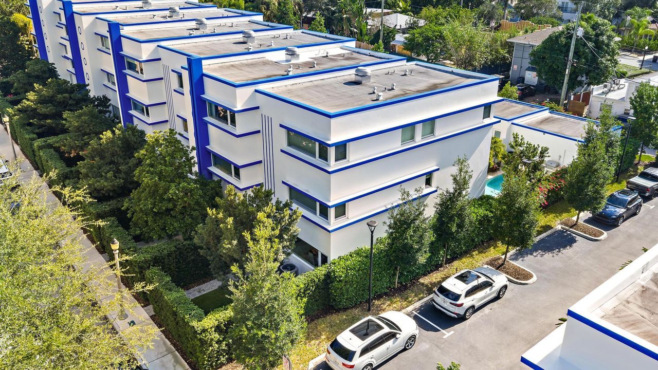 For Sale: $2,100,000 (3 beds, 3 baths, 2401 Square Feet)