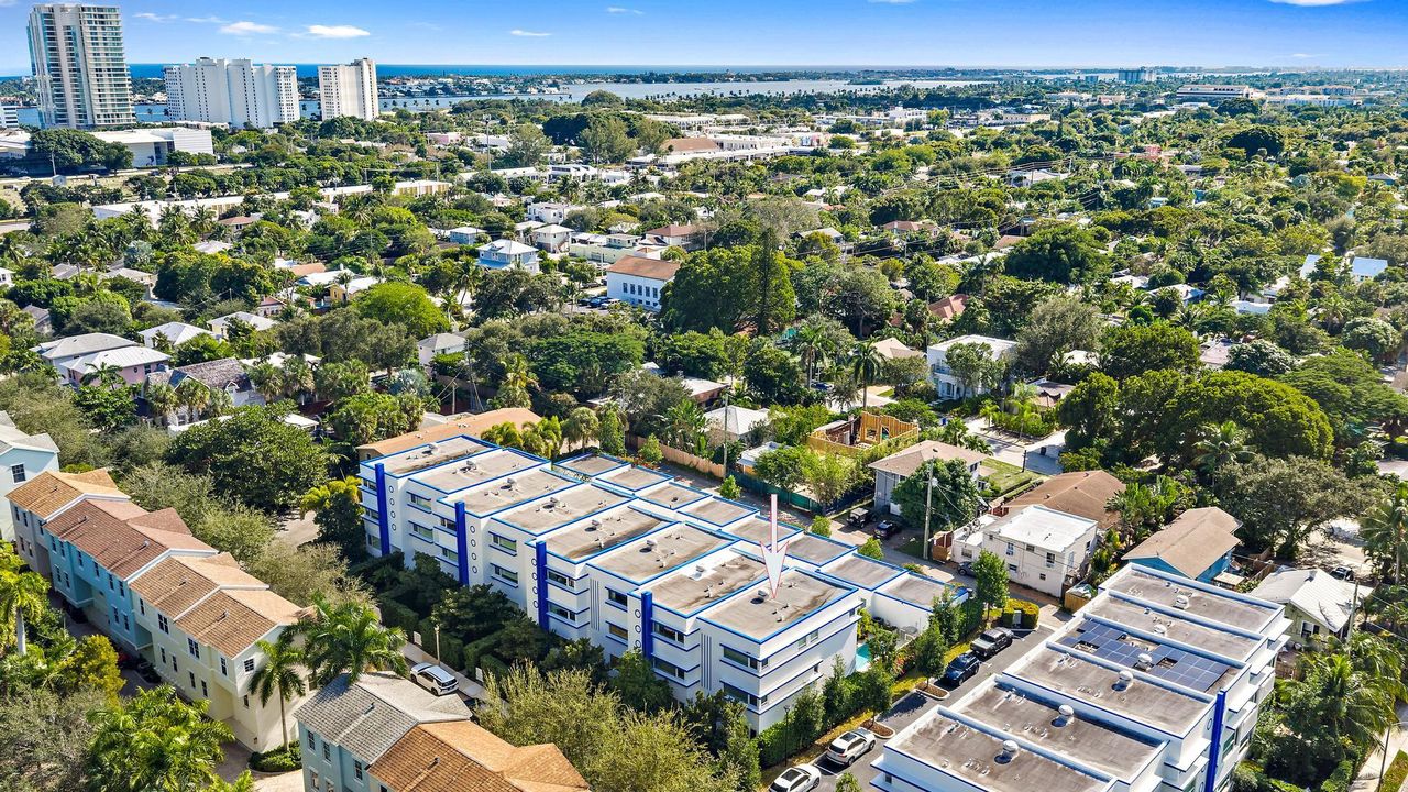 For Sale: $2,100,000 (3 beds, 3 baths, 2401 Square Feet)