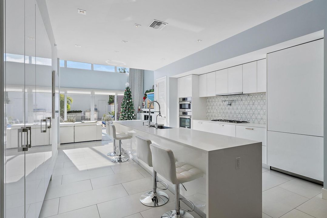 For Sale: $2,100,000 (3 beds, 3 baths, 2401 Square Feet)