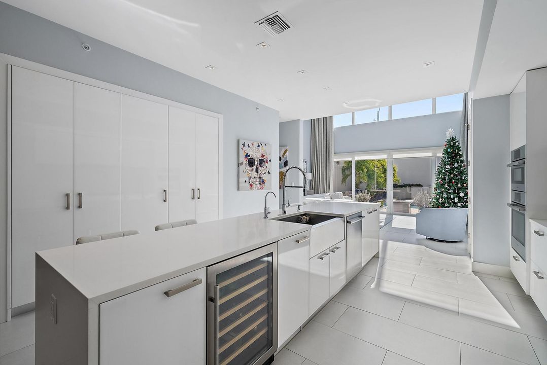 For Sale: $2,100,000 (3 beds, 3 baths, 2401 Square Feet)